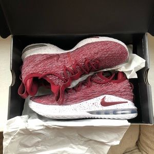 Lebron XV Low basketball shoes